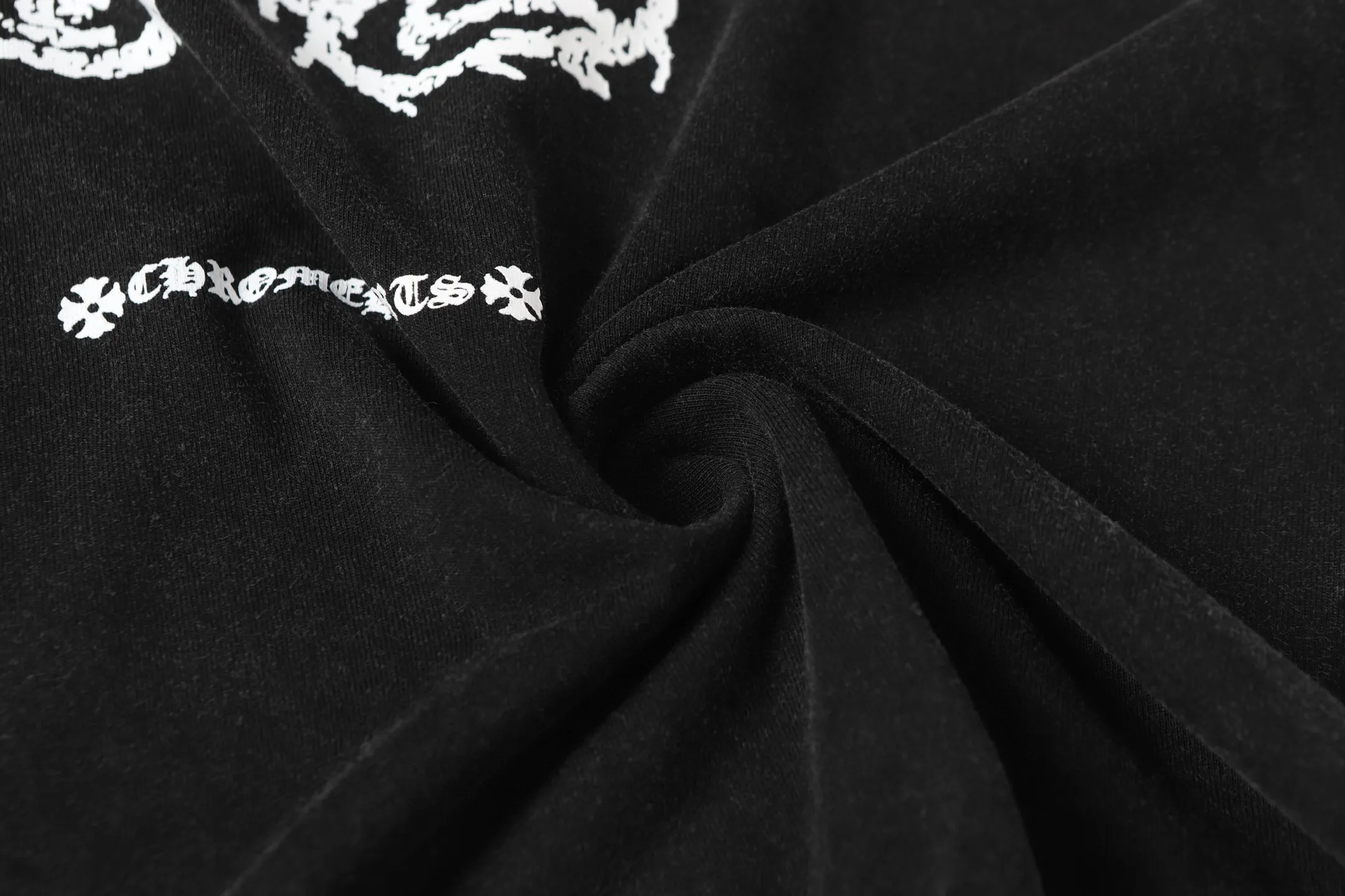🅿️180 Chrome hearte/Chrome heart ch 25ss early spring new Sanskrit logo washed T-shirt short sleeves. A must-have item for daily commuting for men and women in light luxury. The correct version is welcome to compare. Detailed features ·280g 100% cotton double yarn jersey fabric ·Special thickened 32 pieces of double-strand 1x1 thread in the same vat ·Double-needle cross-stitch technology ·Original main mark washed hangtag COLOUR: Washed black SIZE：xs-l